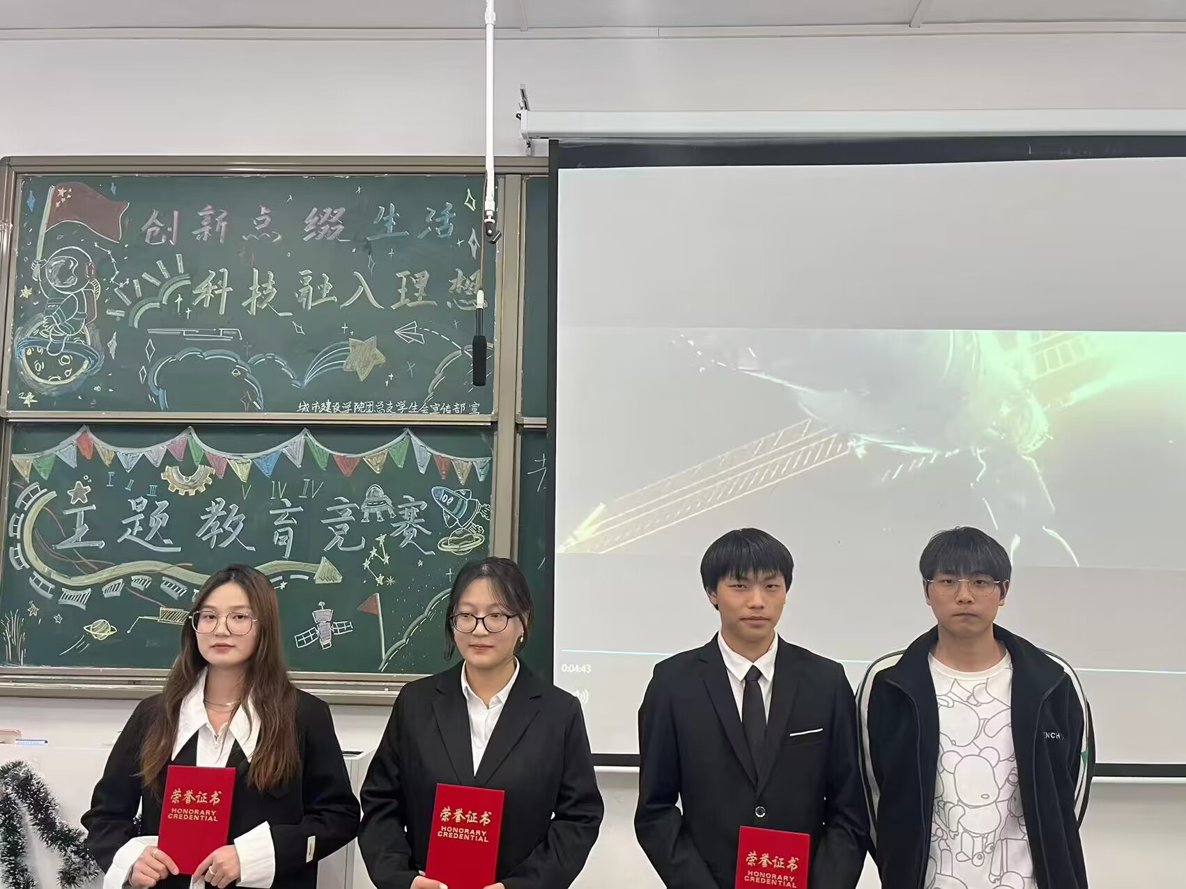 40F5A17337D17ACB6A9738F923203D03.jpg 40F5A17337D17ACB6A9738F923203D03.jpg