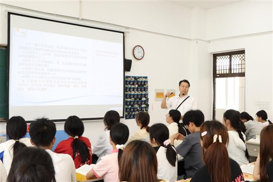 校长戴国强讲授“从教育大国迈向教育强国”专题思政课