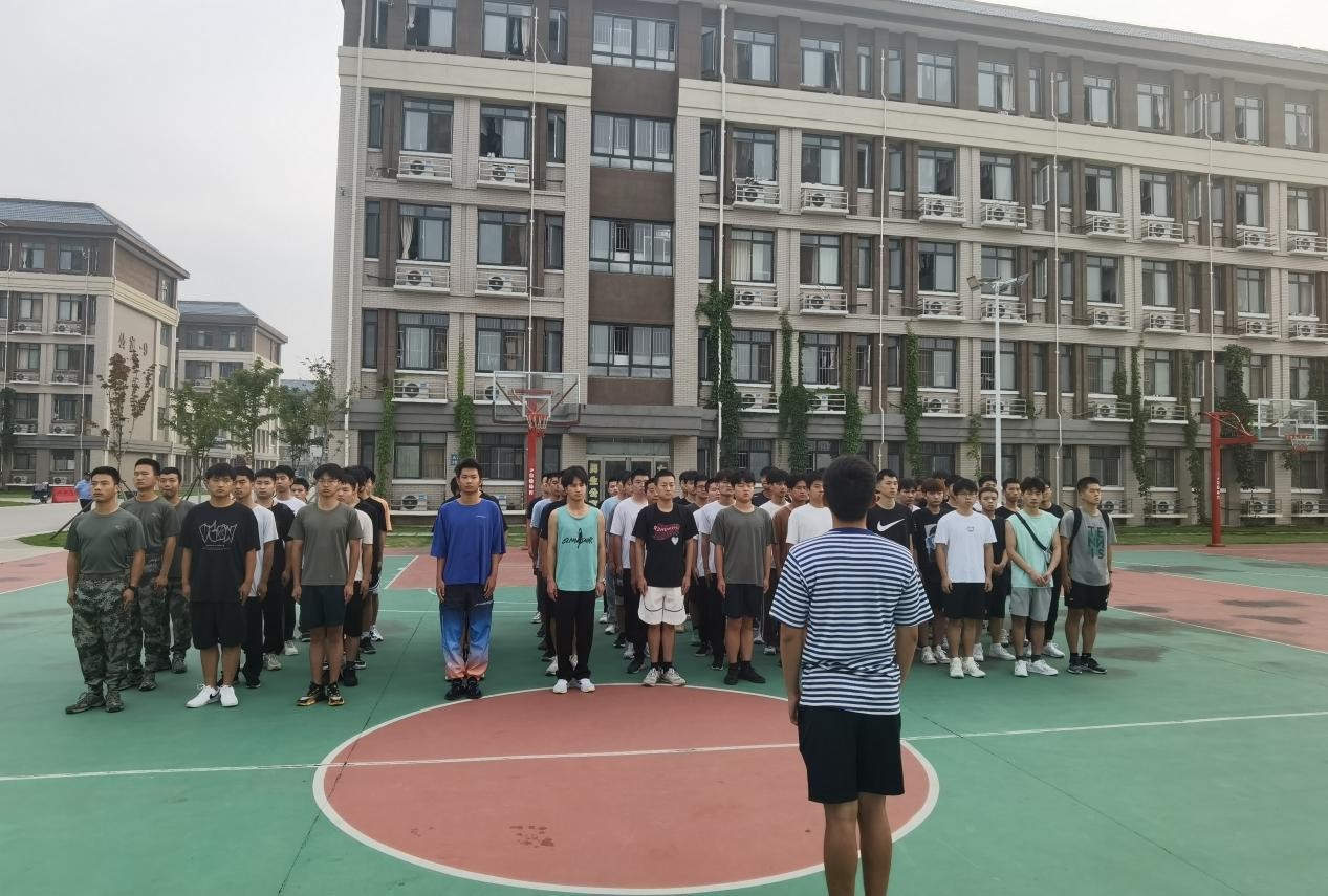 图 1 - 老兵团工作人员组织集合查人.jpg 图 1 - 老兵团工作人员组织集合查人.jpg