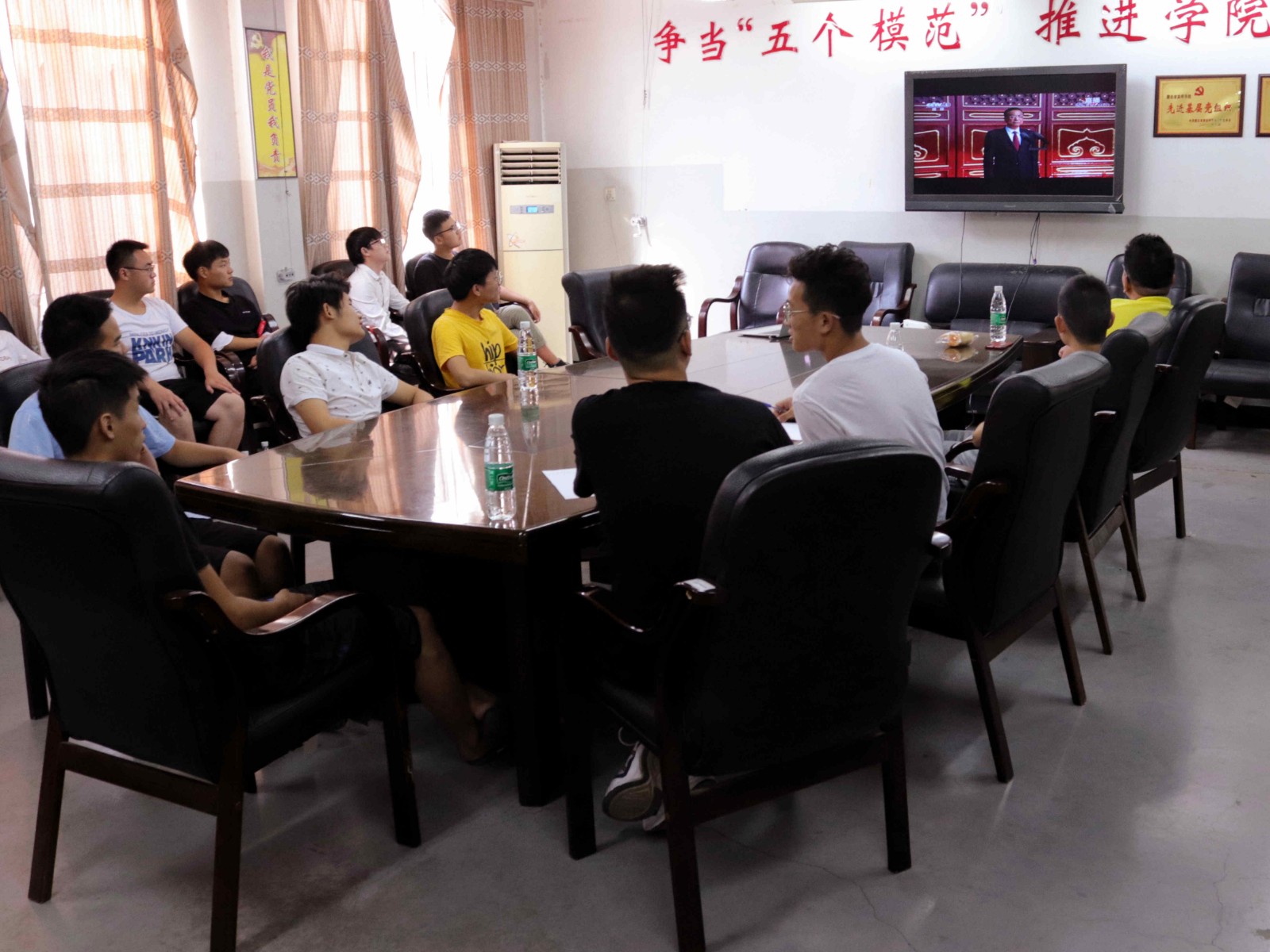 机械.jpg 机械.jpg