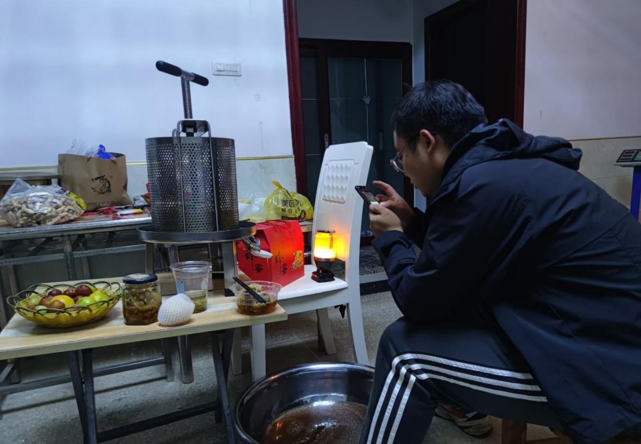 C:/Users/Administrator/Desktop/蜂蜜直播01.jpg蜂蜜直播01