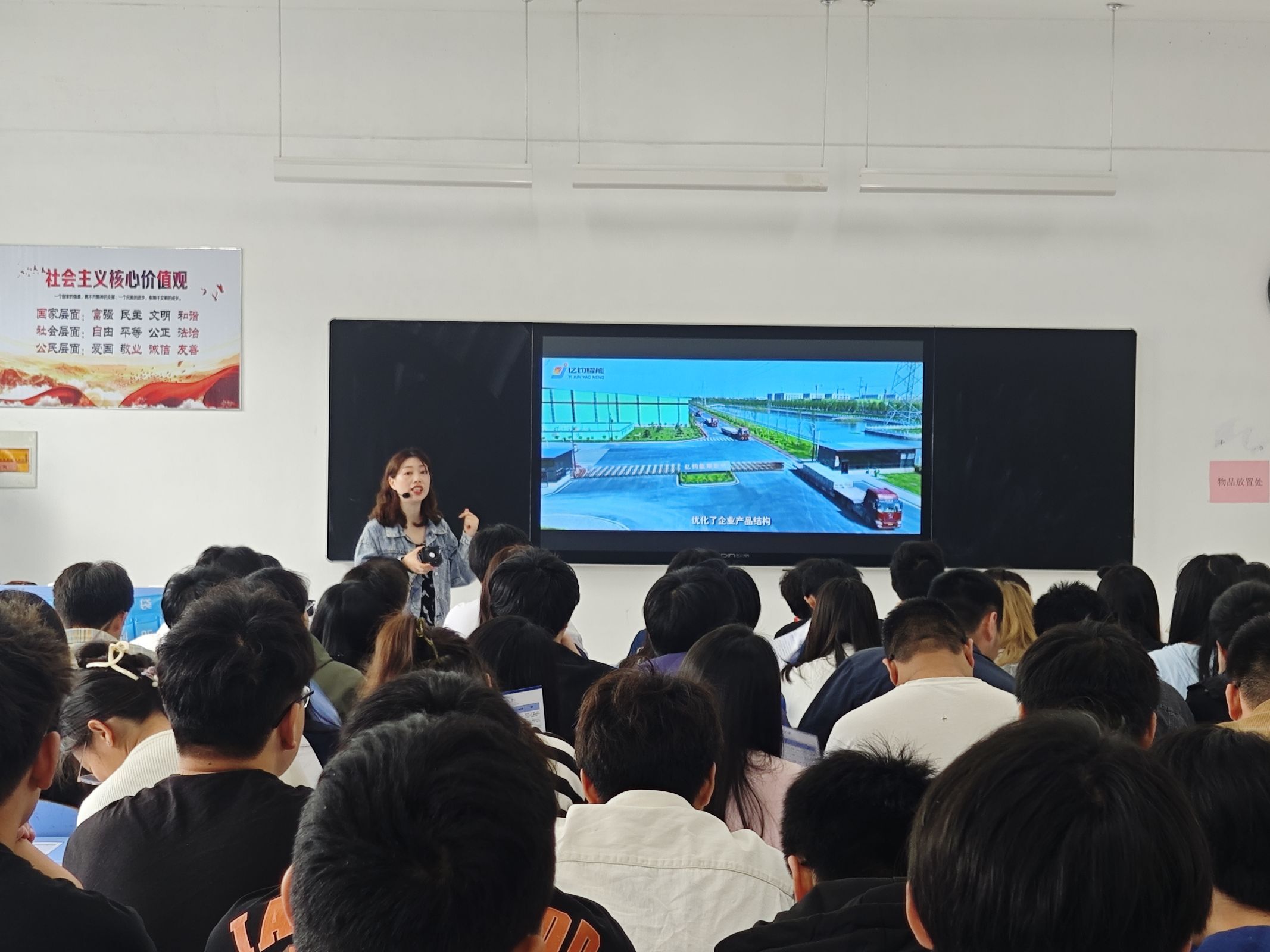 70dc895b7541720f1a920703a2b763d7_.jpg 70dc895b7541720f1a920703a2b763d7_.jpg